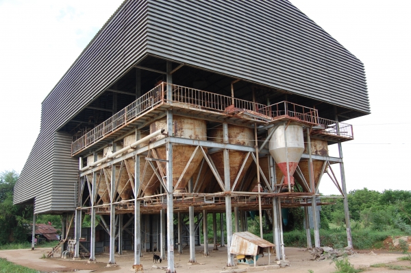 โครงสร้างโรงสีพร้อมเครื่องจักร