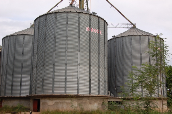 โครงสร้างโรงสีพร้อมเครื่องจักร