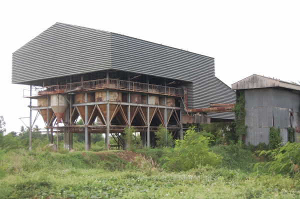 โครงสร้างโรงสีพร้อมเครื่องจักร