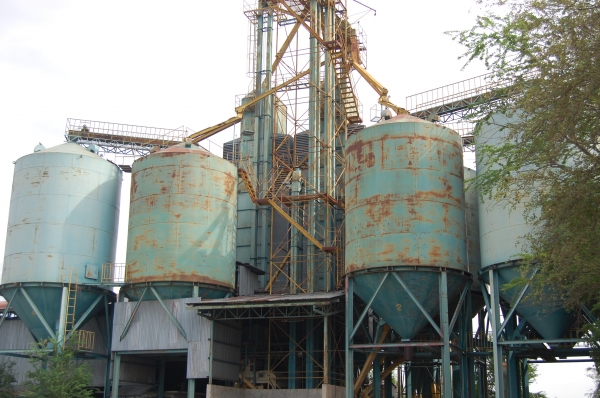 โครงสร้างโรงสีพร้อมเครื่องจักร