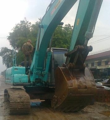 KOBELCO MARK 6 YN07 SK-200 ไฟฟ้าหน้าจอครบพร้อมทำงาน เครื่องแน่นแรงดีทำงานเร็ว บูมอาร์มสวย บอดี้รถสวย ภายในห้องเก๋งแอร์เย็น ช่วงล่างเอวแน่นดี เอกสารใบอินวอยซ์ครบพร้อม ราคาต่อรองได้ครับ