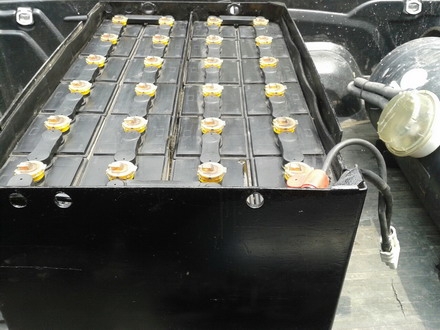 ขายด่วนแบตเตอรี่รถยกโฟร์คลิฟท์ ขายด่วนแบตเตอรี่รถยกโฟร์คลิฟท์