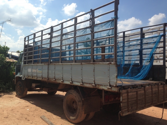 ISUZU ROCKY 165 HP 6BD1 กระบะคอกเหล็กความยาว 5.50 เมตรสภาพสวย เครื่องแน่นแรงดี ภายในเก๋งคอนโซลครบพร้อม พวงมาลัยเพาเวอร์ หัวเก๋งด้านหน้าต้องเก็บรอยบุบเล็กน้อย ช่วงล่างคัชซีสวยมากๆครับ ชุดเพลาและเฟืองท้ายของ มิตซู FUSO ขนาดใหญ่แล้วสภาพดีสุดๆ ยาง 9.00 ขอบ 20