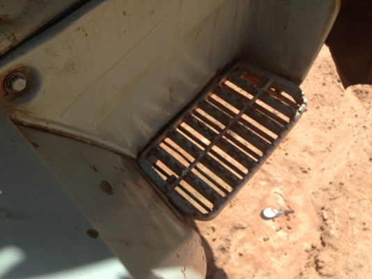 ISUZU ROCKY 165 HP 6BD1 กระบะคอกเหล็กความยาว 5.50 เมตรสภาพสวย เครื่องแน่นแรงดี ภายในเก๋งคอนโซลครบพร้อม พวงมาลัยเพาเวอร์ หัวเก๋งด้านหน้าต้องเก็บรอยบุบเล็กน้อย ช่วงล่างคัชซีสวยมากๆครับ ชุดเพลาและเฟืองท้ายของ มิตซู FUSO ขนาดใหญ่แล้วสภาพดีสุดๆ ยาง 9.00 ขอบ 20