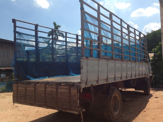 ISUZU ROCKY 165 HP 6BD1 กระบะคอกเหล็กความยาว 5.50 เมตรสภาพสวย เครื่องแน่นแรงดี ภายในเก๋งคอนโซลครบพร้อม พวงมาลัยเพาเวอร์ หัวเก๋งด้านหน้าต้องเก็บรอยบุบเล็กน้อย ช่วงล่างคัชซีสวยมากๆครับ ชุดเพลาและเฟืองท้ายของ มิตซู FUSO ขนาดใหญ่แล้วสภาพดีสุดๆ ยาง 9.00 ขอบ 20