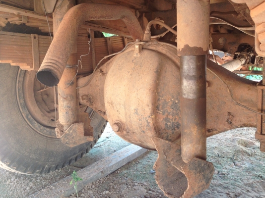 ISUZU ROCKY 165 HP 6BD1 กระบะคอกเหล็กความยาว 5.50 เมตรสภาพสวย เครื่องแน่นแรงดี ภายในเก๋งคอนโซลครบพร้อม พวงมาลัยเพาเวอร์ หัวเก๋งด้านหน้าต้องเก็บรอยบุบเล็กน้อย ช่วงล่างคัชซีสวยมากๆครับ ชุดเพลาและเฟืองท้ายของ มิตซู FUSO ขนาดใหญ่แล้วสภาพดีสุดๆ ยาง 9.00 ขอบ 20