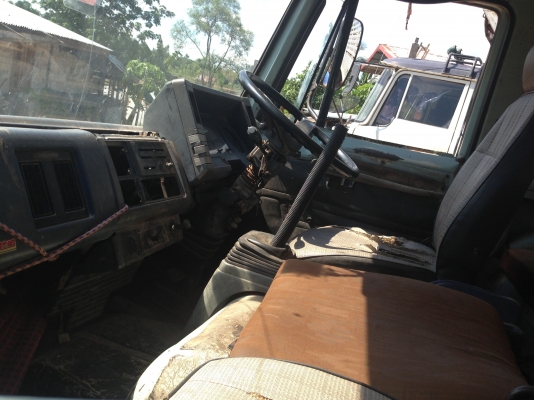 ISUZU ROCKY 165 HP 6BD1 กระบะคอกเหล็กความยาว 5.50 เมตรสภาพสวย เครื่องแน่นแรงดี ภายในเก๋งคอนโซลครบพร้อม พวงมาลัยเพาเวอร์ หัวเก๋งด้านหน้าต้องเก็บรอยบุบเล็กน้อย ช่วงล่างคัชซีสวยมากๆครับ ชุดเพลาและเฟืองท้ายของ มิตซู FUSO ขนาดใหญ่แล้วสภาพดีสุดๆ ยาง 9.00 ขอบ 20