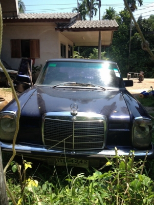 ขาย Benz 220 W115 เครื่อง ดีเซล เกียออโต้ รถน่าใช้ครับ ราคาไม่แพง ^^