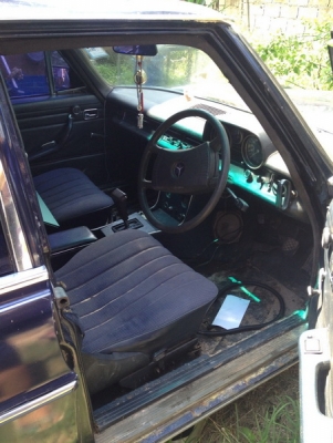 ขาย Benz 220 W115 เครื่อง ดีเซล เกียออโต้ รถน่าใช้ครับ ราคาไม่แพง ^^