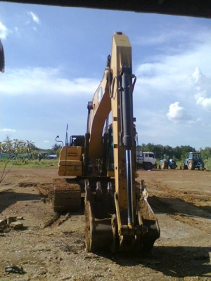 CAT  320 D กระบอกดำ  ชั่งโมงงาน 11000  กว่า    ซีเรียล  320D  HHAL01675 จัดไฟแนนท์ได้