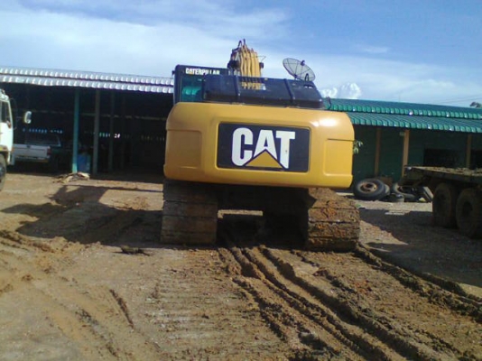 CAT  320 D กระบอกดำ  ชั่งโมงงาน 11000  กว่า    ซีเรียล  320D  HHAL01675 จัดไฟแนนท์ได้
