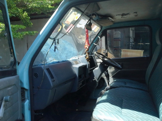 ขาย ISUZU NKR 2.8 diesel  6 ล้อ พร้อมหลังคา