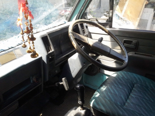 ขาย ISUZU NKR 2.8 diesel  6 ล้อ พร้อมหลังคา