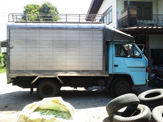 ขาย ISUZU NKR 2.8 diesel  6 ล้อ พร้อมหลังคา