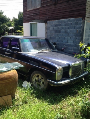 ขาย Benz 220 W115 เครื่อง ดีเซล เกียออโต้ รถน่าใช้ครับ ราคาไม่แพง ^^