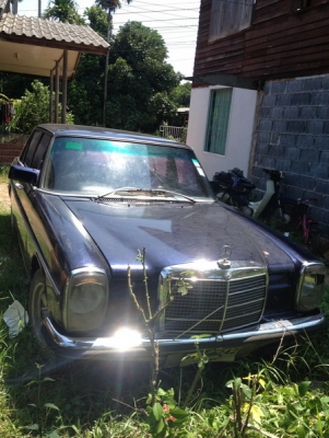 ขาย Benz 220 W115 เครื่อง ดีเซล เกียออโต้ รถน่าใช้ครับ ราคาไม่แพง ^^