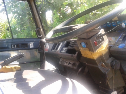 6ล้อให่ญ175แรงตู้แห้งยาว5.5เมตร