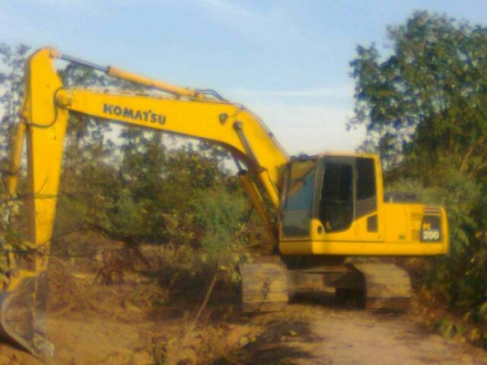 KOMATSU  PC  200  รุ่น  8  ช่วงล่างเต็ม ไฟฟ้าครบ  เอวแน่น (ฟิตเปรี๊ยะ) ต้องการขายดาวน์สด  หรือ ผ่อนก็ได้