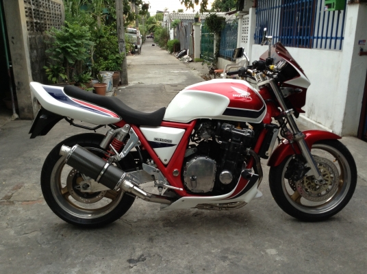 ขายCB1000ทะเบียนพร้อมโอน จัดไฟแนนได้ครับ ยางใหม่หน้าหลัง แบตใหม่ ของเหลวใหม่ กรองอากาศใหม่ โซ่สเตอร์เต็ม ของแต่งตามรูปครับ สภาพสวยกริ๊ปๆ