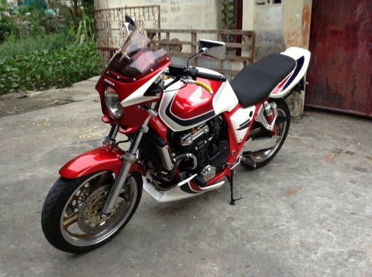 ขายCB1000ทะเบียนพร้อมโอน จัดไฟแนนได้ครับ ยางใหม่หน้าหลัง แบตใหม่ ของเหลวใหม่ กรองอากาศใหม่ โซ่สเตอร์เต็ม ของแต่งตามรูปครับ สภาพสวยกริ๊ปๆ