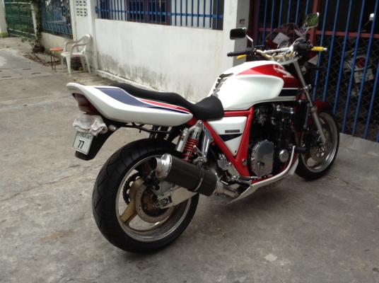 ขายCB1000ทะเบียนพร้อมโอน จัดไฟแนนได้ครับ ยางใหม่หน้าหลัง แบตใหม่ ของเหลวใหม่ กรองอากาศใหม่ โซ่สเตอร์เต็ม ของแต่งตามรูปครับ สภาพสวยกริ๊ปๆ