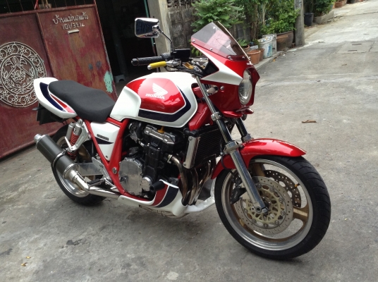 ขายCB1000ทะเบียนพร้อมโอน จัดไฟแนนได้ครับ ยางใหม่หน้าหลัง แบตใหม่ ของเหลวใหม่ กรองอากาศใหม่ โซ่สเตอร์เต็ม ของแต่งตามรูปครับ สภาพสวยกริ๊ปๆ