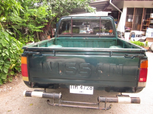 Nissan Big M เบนซิน Z16  4ประตู ปี 1990