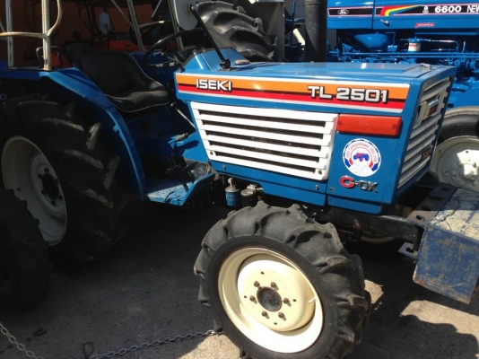 ขายด่วนรถไถ ISEKI อิซากิ TL2501สภาพดีมาก สนใจสอบถามได้ที่ 081-9136451