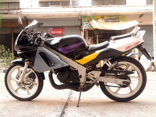 ขออนุญาติขาย  HONDA  NSR150 RR สีดำขาว ล้อแม็ก