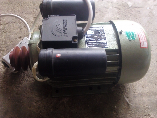 มอเตอร์3 แรงรอบจัด 2800 รอบ ใช้ไฟ220 V.แรงดีใช้ทน(เอามาต่อกับโรงสีข้าวใช้เองเป็นปีแล้ว)ไม่มีปัญหาการใช้งานเลยมี10ลูก