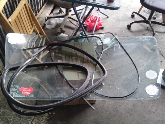 ขายกะจกหน้าe30และหลังe30บานละ1000พร้อมขอบยางกะจก