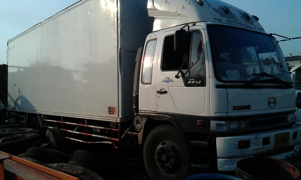 ขายรถ6ล้อตู้เครื่อง210แรงพร้อมใช้งาน