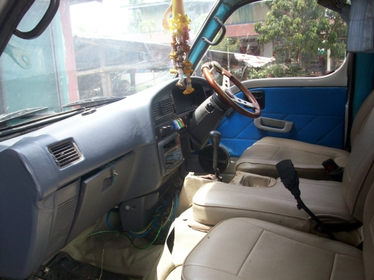 รถตู้ช่วงยาวพร้อมใช้งาน