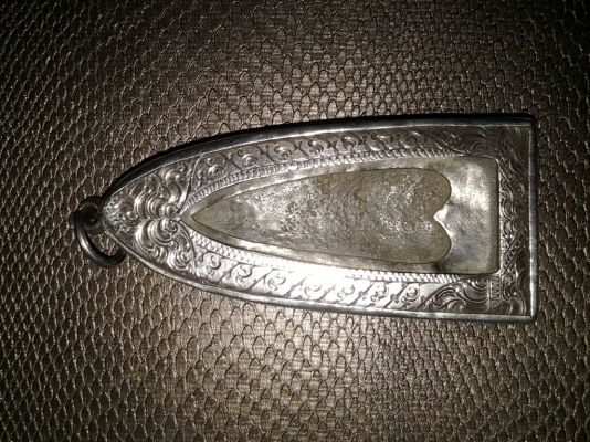 ลพบุรีหูยานฐานสูงกลีบบัวเล็บช้างเนื้อชินเงิน