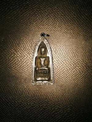 ลพบุรีหูยานฐานสูงกลีบบัวเล็บช้างเนื้อชินเงิน