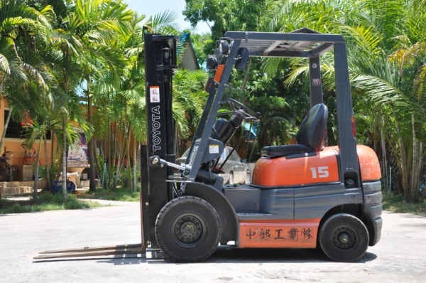 ขายFORKLIFT 6FGL15 TOYOTAรุ่นใหม่ สภาพเดิมๆจากญี่ปุ่นยังไม่เคยใช้งานในไทย 185,000เท่านั้น!!