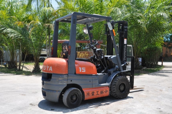 ขายFORKLIFT 6FGL15 TOYOTAรุ่นใหม่ สภาพเดิมๆจากญี่ปุ่นยังไม่เคยใช้งานในไทย 185,000เท่านั้น!!