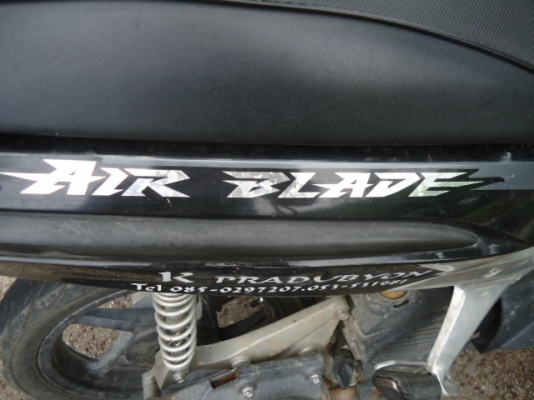 HONDA  AIR BLADE 125CC สภาพดีแต่ไม่ได้ล้างตอนถ่ายรูปครับ...ฮิฮิ พร้อมทะเบียน ราคา 18,500.- เชียงใหม่ครับ โทร 088-2584084 ;D