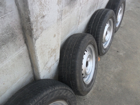 ล้อกะทะ 13นิ้ว 4รู100 พร้อมยาง 4 ล้อ ราคา 2200 บาท