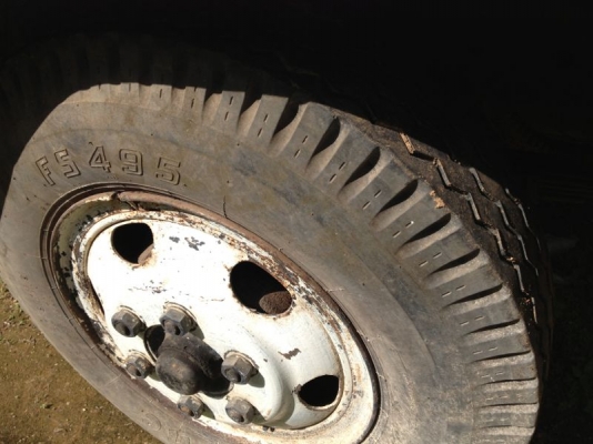 รถอิซูซุ 6 ล้อดั้ม ติดเครน 3 ตัน   175 แรงม้า  สนใจติดต่อ 081 - 6079515