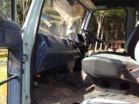 รถอิซูซุ 6 ล้อดั้ม ติดเครน 3 ตัน   175 แรงม้า  สนใจติดต่อ 081 - 6079515