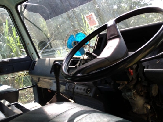 รถอิซูซุ 6 ล้อดั้ม ติดเครน 3 ตัน   175 แรงม้า  สนใจติดต่อ 081 - 6079515