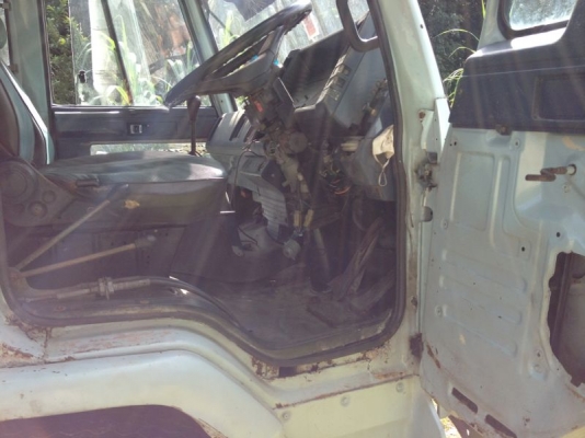 รถอิซูซุ 6 ล้อดั้ม ติดเครน 3 ตัน   175 แรงม้า  สนใจติดต่อ 081 - 6079515