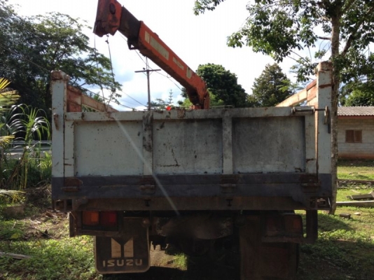 รถอิซูซุ 6 ล้อดั้ม ติดเครน 3 ตัน   175 แรงม้า  สนใจติดต่อ 081 - 6079515