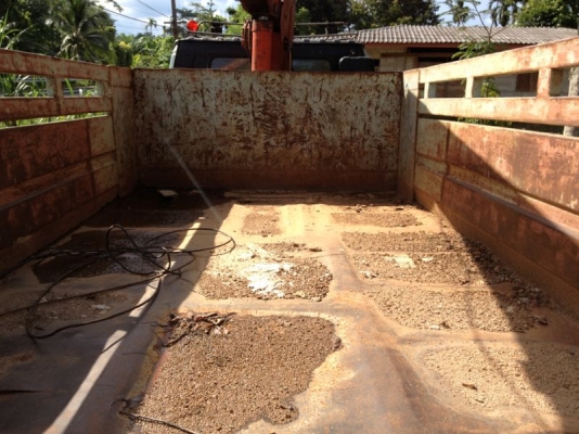 รถอิซูซุ 6 ล้อดั้ม ติดเครน 3 ตัน   175 แรงม้า  สนใจติดต่อ 081 - 6079515