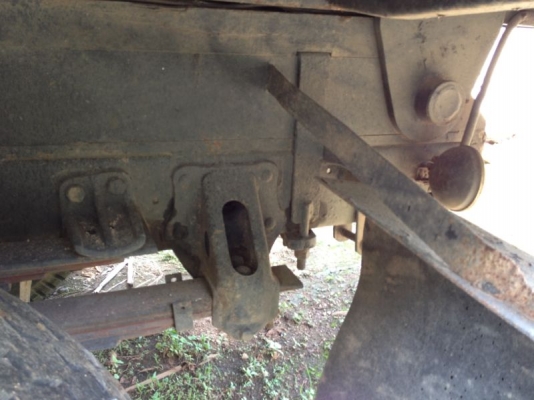 รถอิซูซุ 6 ล้อดั้ม ติดเครน 3 ตัน   175 แรงม้า  สนใจติดต่อ 081 - 6079515