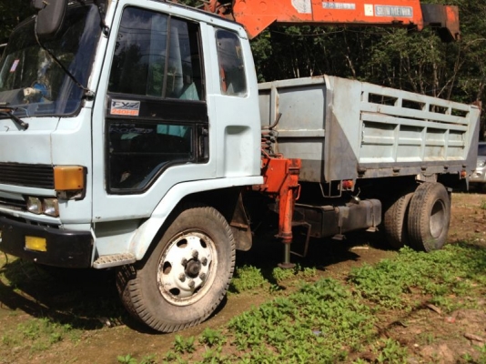 รถอิซูซุ 6 ล้อดั้ม ติดเครน 3 ตัน   175 แรงม้า  สนใจติดต่อ 081 - 6079515