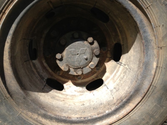 รถอิซูซุ 6 ล้อดั้ม ติดเครน 3 ตัน   175 แรงม้า  สนใจติดต่อ 081 - 6079515