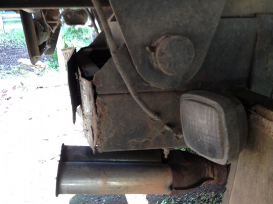 รถอิซูซุ 6 ล้อดั้ม ติดเครน 3 ตัน   175 แรงม้า  สนใจติดต่อ 081 - 6079515