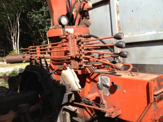 รถอิซูซุ 6 ล้อดั้ม ติดเครน 3 ตัน   175 แรงม้า  สนใจติดต่อ 081 - 6079515